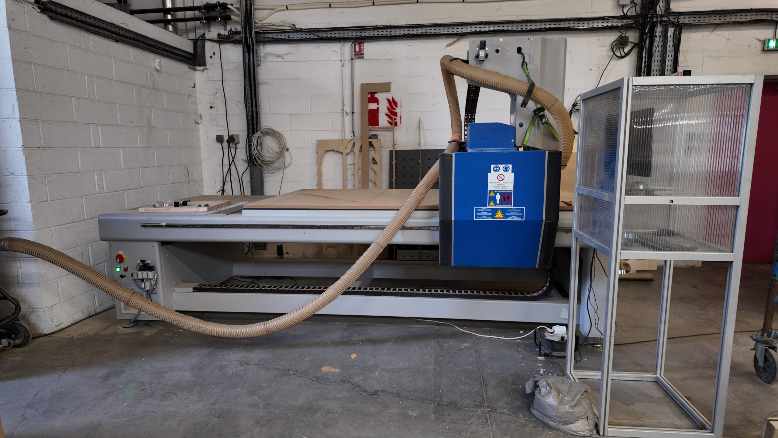 Fraiseuse CNC grand format avec aspiration – fabrication numérique Ateliers Craaft