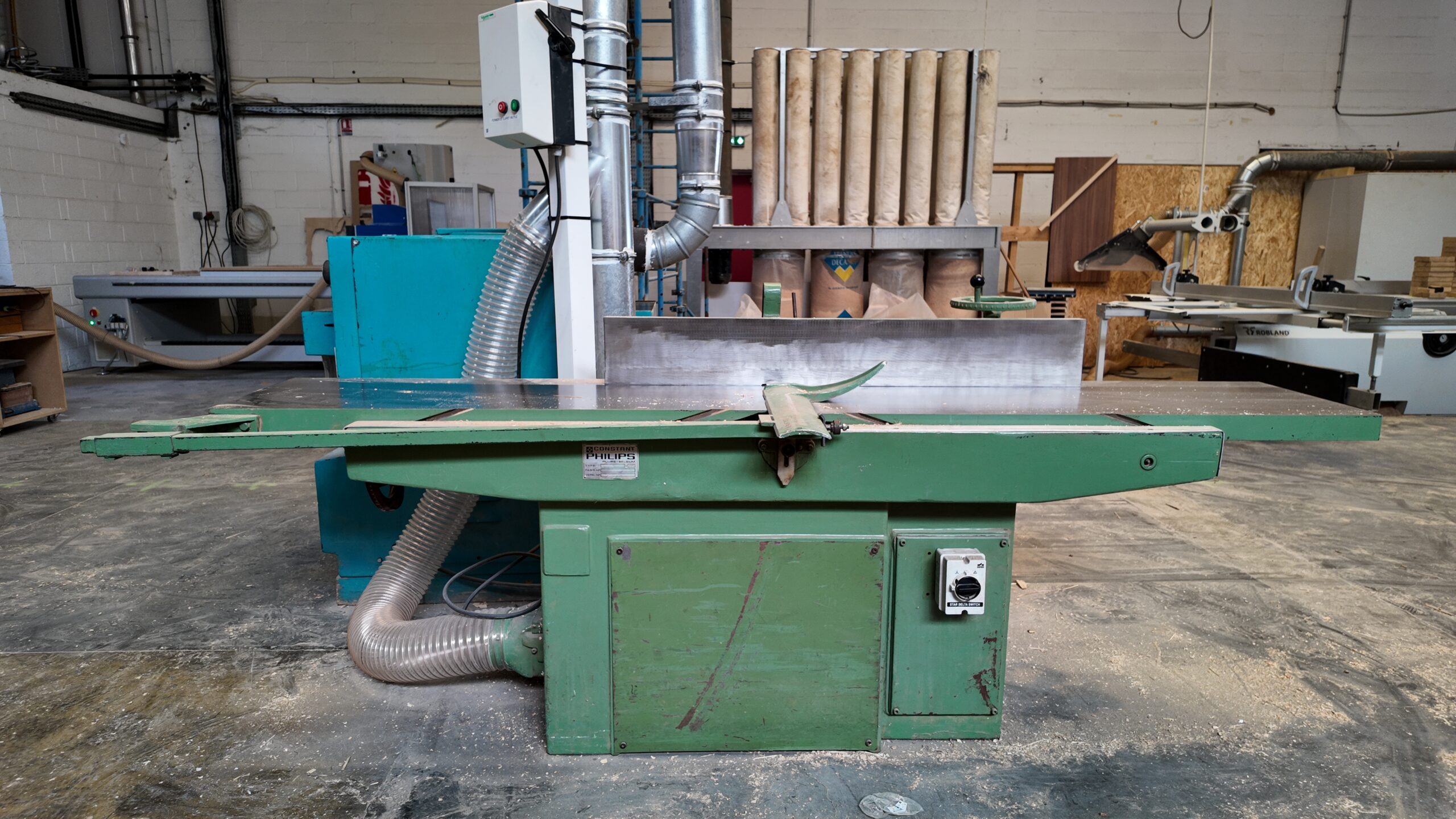 Dégauchisseuse industrielle à tables longues – dressage des chants