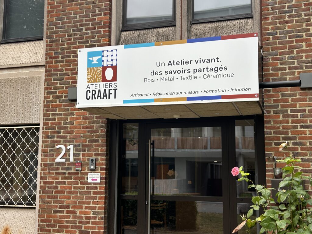 Façade des Ateliers Craaft à Bruxelles, atelier vivant de création artisanale partagé, spécialisé en bois, métal, textile et céramique